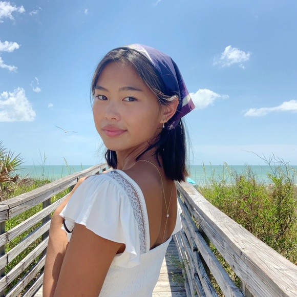 Dainty Gold Filled Pearl Back Drop Necklace - Picture 4 of 5